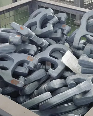 Almacén de cáncamos de elevación semiterminados y stock